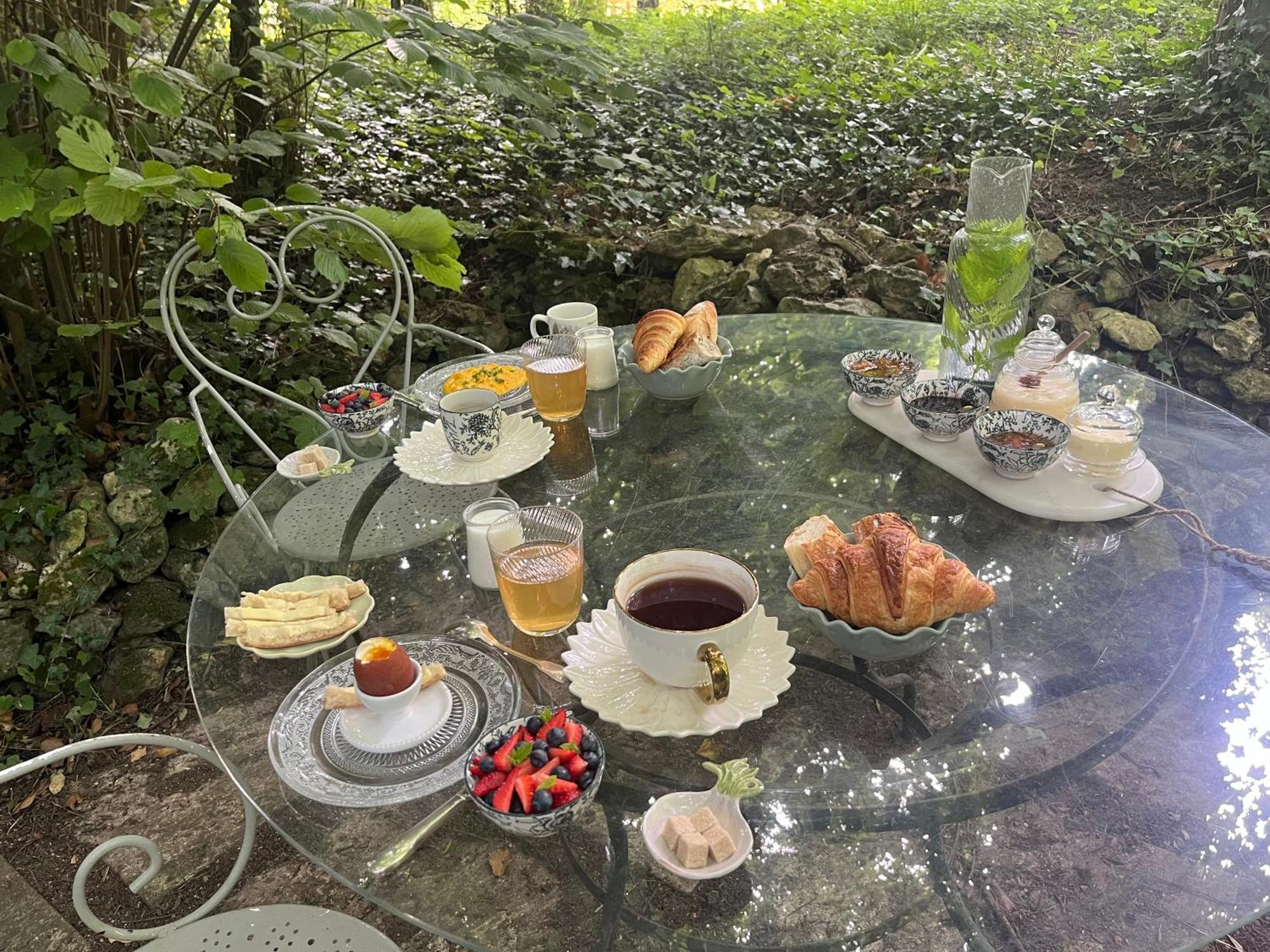 Le Clos Des Songes Blaru Exteriör bild