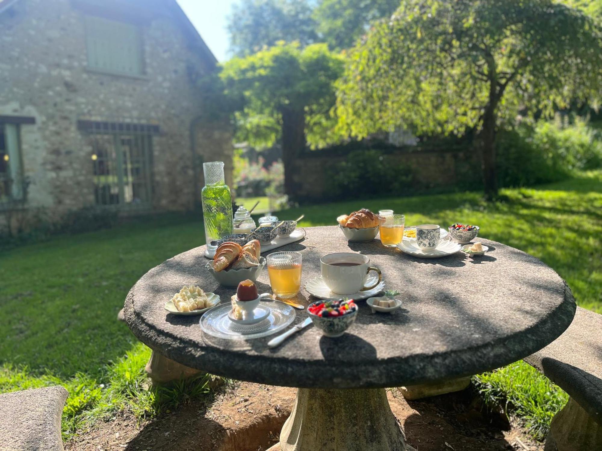 Le Clos Des Songes Blaru Exteriör bild