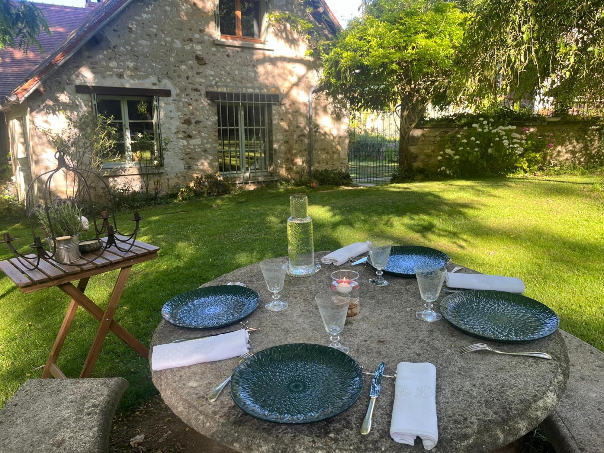 Le Clos Des Songes Blaru Exteriör bild